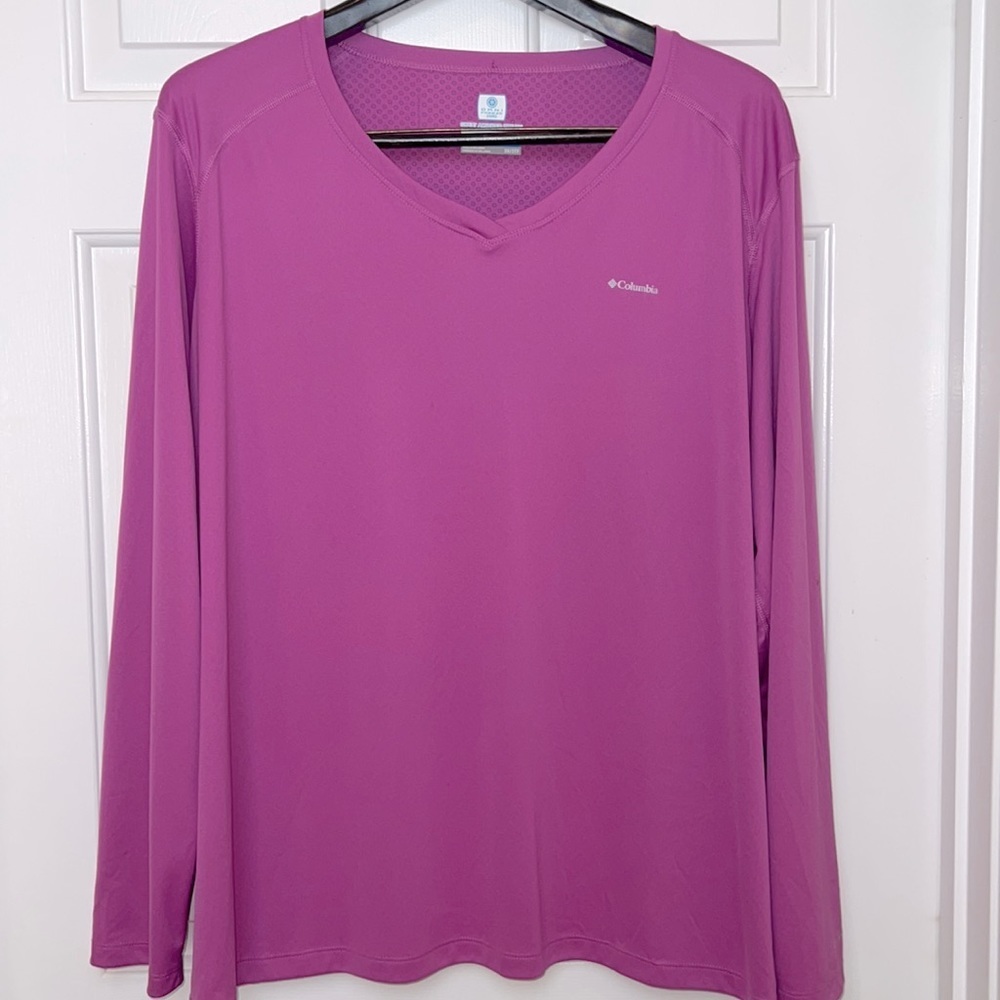 Columbia Women's Long Sleeve Tee in Magenta